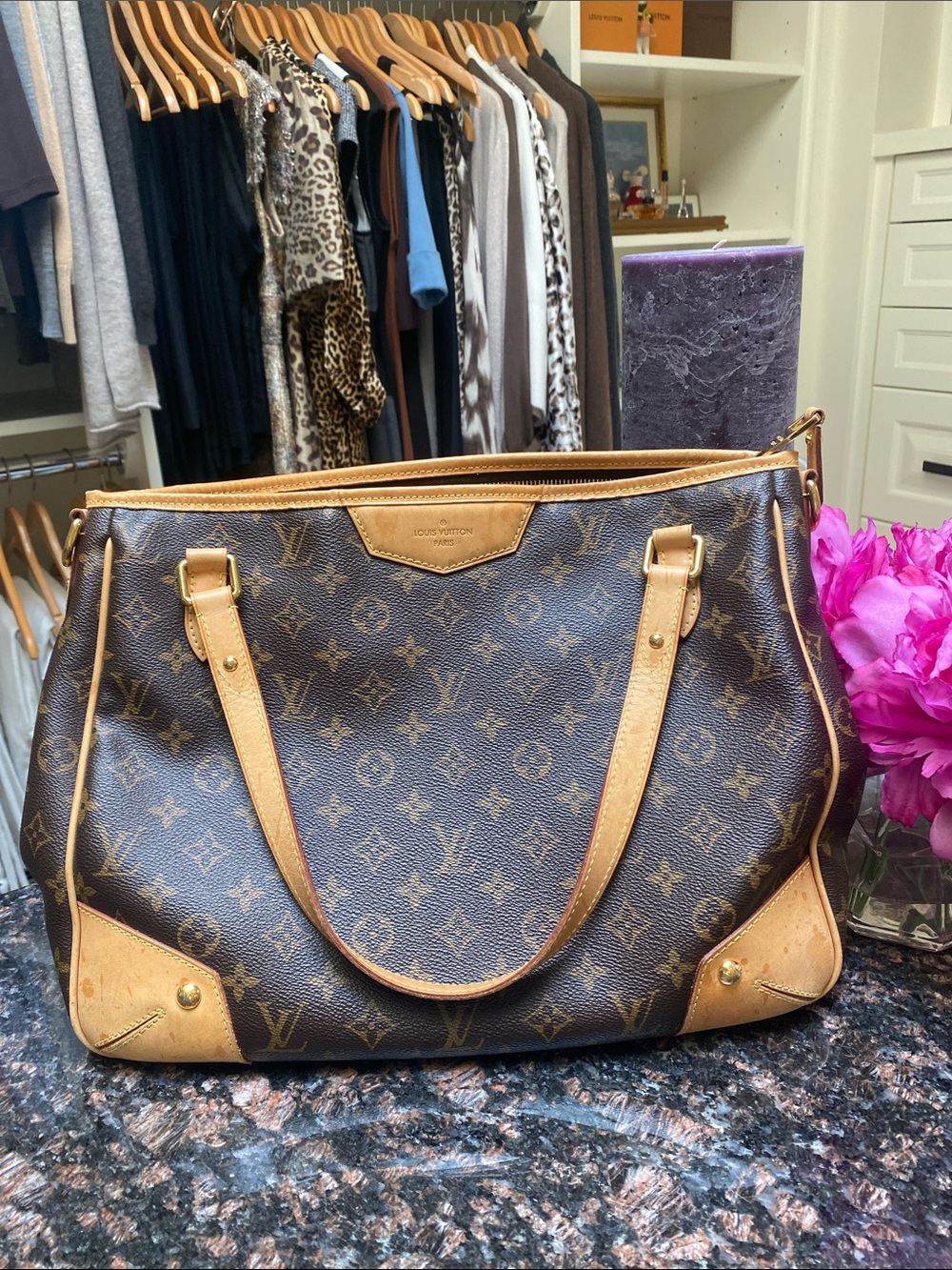 Louis Vuitton - Estrela MM
Monogram